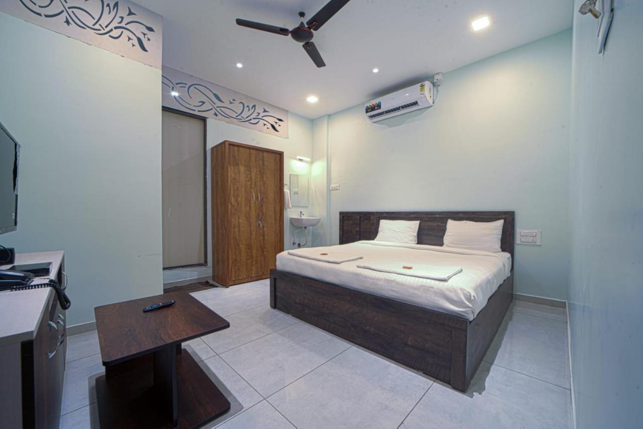 Hotel Saheb Kolhapur Exteriör bild